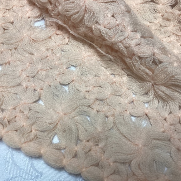 Pink SPRING FLUFFY SHAWL. - Picture 5 of 5